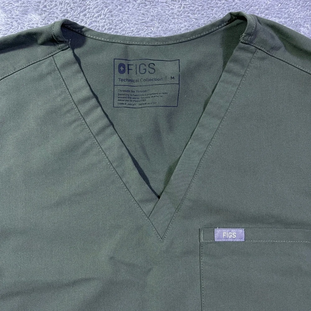 FIGS‎ Technical Collection Women's Green Scrub V Neck Pocket Style FW1000 M